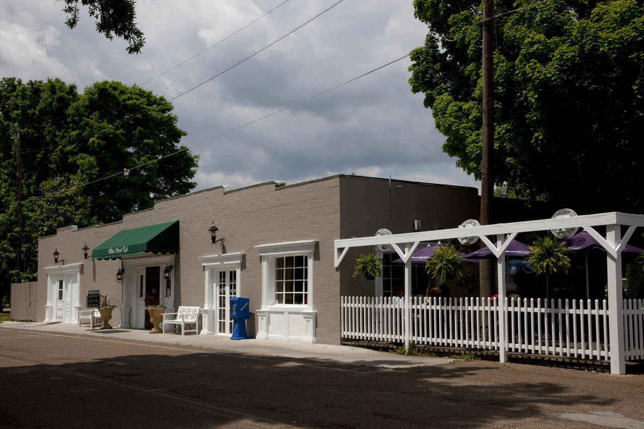 The former city hall building in downtown Madison, Alabama